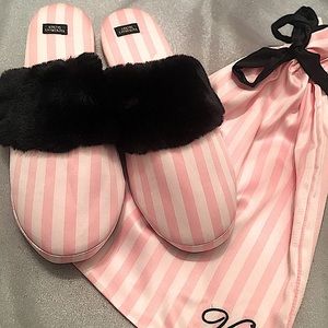 💋NEW VICTORIA’S SECRET SIGNATURE SATIN SLIPPERS